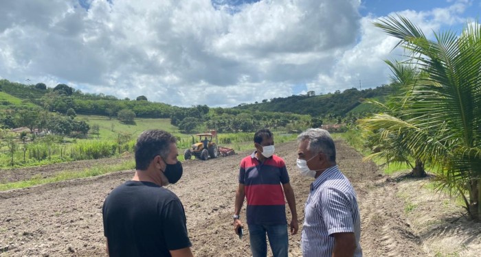 Fortalecimento da Agricultura: Prefeitura segue com serviços de aração de terras