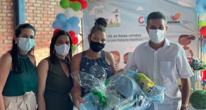 Assistência Social amplia e fortalece programas sociais no município com a entrega de novas cestas e cartões do CRIA