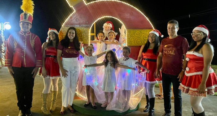 Com chegada do Papai Noel e diversas atrações, prefeitura promove abertura do Encanto de Natal