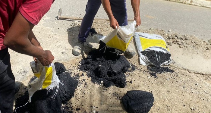 Prefeitura adquire asfalto frio e intensifica operação tapa buracos